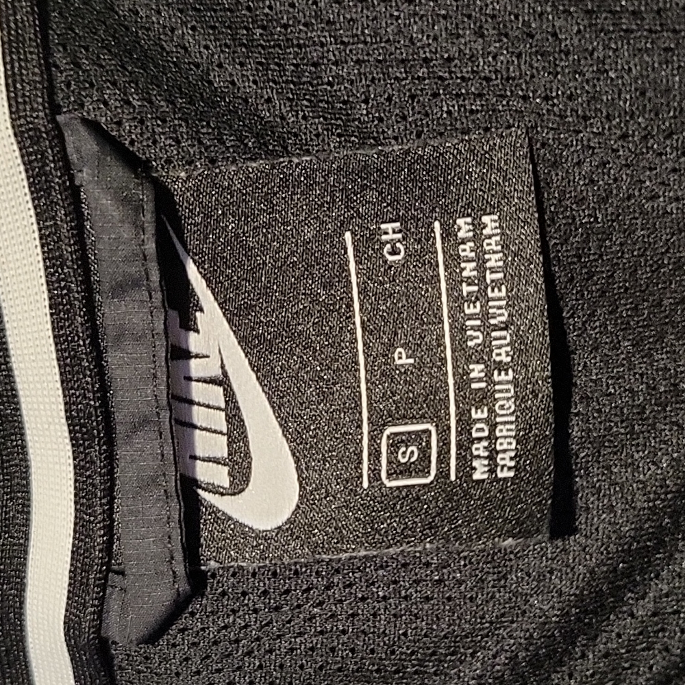 Black Nike wind breaker